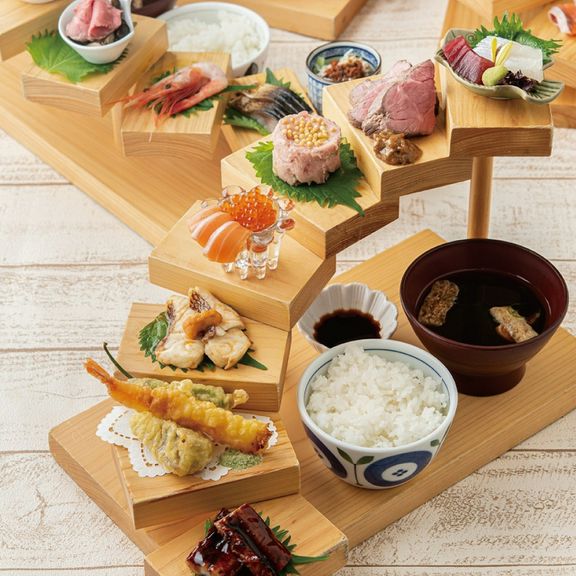 元祖名物!階段定食(限定20食)も人気です。