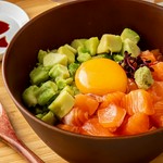 サーモン＆アボカド丼 / 鯛出汁 / 小鉢２種 / お漬物