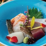 シンプルにお魚を楽しみたい方はこちらがおすすめ。
あっさり定食は年配の方に人気♪