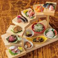 そのままでも旨み抜群の旬魚を、味わい、食感、状態に合わせてひと手間ふた手間かけてご提供致します。
食べて美味しいのはもちろん！見て楽しい！を感じて頂ける立体感ある器はitadakitaiの代名詞です。