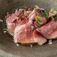 低温でゆっくり焼き上げたしっとりローストビーフに、にんにく香る和風マヨソースが抜群に合います！