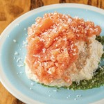 みんな大好きポテトサラダに、これまたみんな大好きな明太子チーズを加えた一皿です。