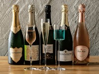 グラス・ボトル共に４銘柄ずつご用意しております。