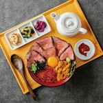 丼には『鯛出汁、小鉢２種、お漬物』がつきます。