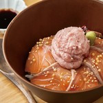 サーモン＆まぐろたたき丼 / 鯛出汁 / 小鉢２種 / お漬物