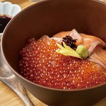 サーモン＆いくら丼 / 鯛出汁 / 小鉢２種 / お漬物