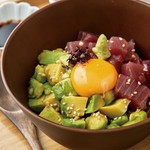 まぐろ＆アボカド丼 / 鯛出汁 / 小鉢２種 / お漬物