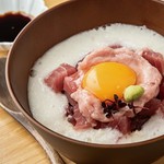まぐろ山かけ丼 / 鯛出汁 / 小鉢２種 / お漬物 / とろろ