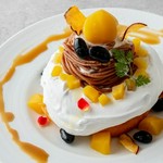 ごろごろたくさん秋の味覚と黒蜜ソースが抜群。
甘さ控えめなおとなスイーツ。