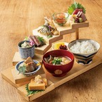 12時には売り切れる人気商品です。
こちらは『限定20食の階段定食を必ずご用意させて頂く』プランです。