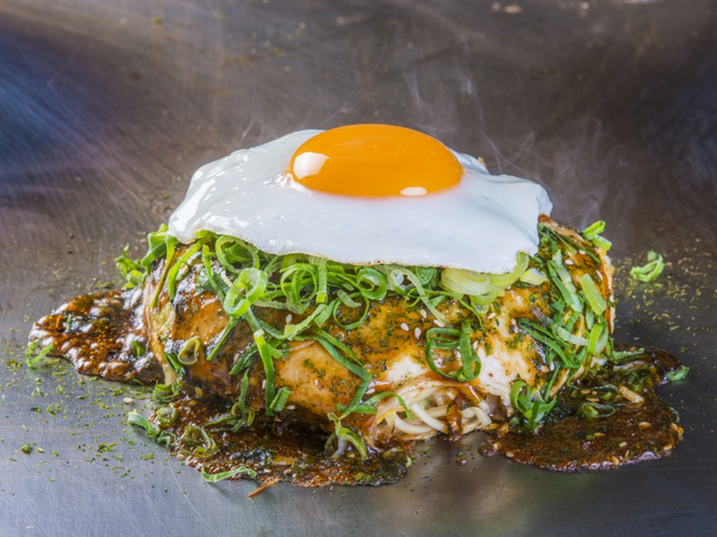 新感覚の味を提案し続ける、【電光石火】のまあるいお好み焼き