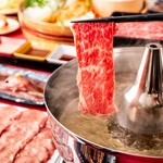 有名な鹿児島産の黒豚を使用した、しゃぶしゃぶのコースが新登場! お肉もお野菜も満足行くまで堪能できる食べ放題は3500円でご提供。