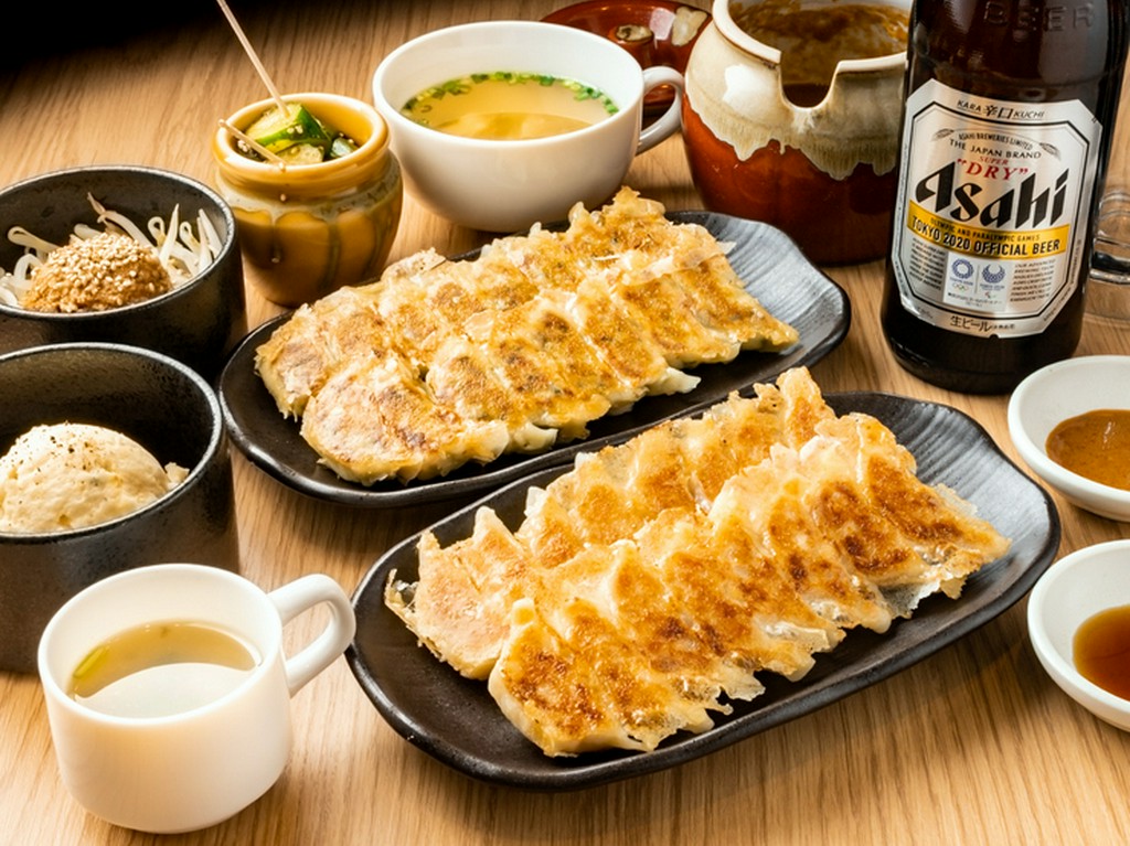 パリパリ極薄皮に具材たっぷり。厳選食材の手づくり餃子