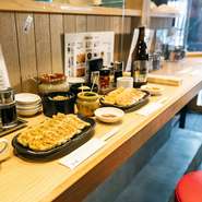 祇園の人びとに“〆の一軒”としても親しまれてきた【歩兵】。1人使いも最適なお店です。仕事終わりや食事会終わり、帰り道のふとしたプライベートな時間にフラリと足を運び、カウンターで贅沢を満喫しませんか。