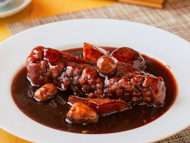 中国料理レストラン【熱香森】のスペシャリテ『葡萄と黒酢の特製酢豚』