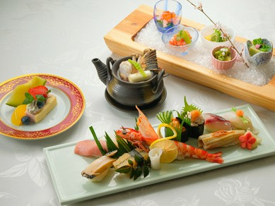 寿司職人による本格握り寿司と日本料理の両方を堪能『カウンター寿司コース』