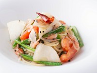 コース料理の「本日のパスタ」の一例。