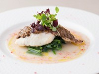 コース料理の「本日の魚料理」の一例。