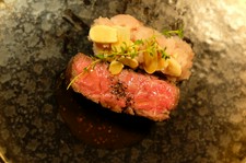 乾杯のドリンク付き
メインの肉料理は和牛
デザート3種盛り
+330円プレートメッセージ可