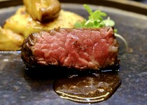 全7品のディナーコース
メインのお肉料理は赤牛のグリル
デザートは湖鏡特製ティラミスを含む盛合わせ