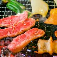リーズナブルで上質なお肉を中心に、キムチやナムルなどのサイドメニューもそろうこちらのお店。ヘルシーな赤身肉に新鮮野菜を合わせれば、栄養バランスもバッチリです。