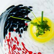 国や文化の枠組みを超えた、料理人の経験と創作を解放する場