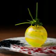 和と洋、素材と技など、交差するフュージョンを楽しんで