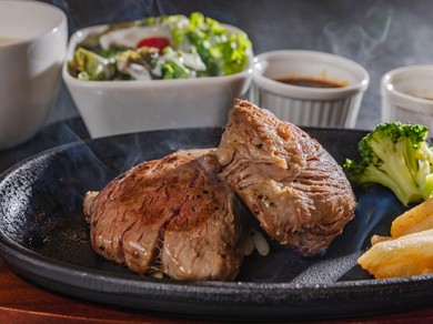 繊細な味わいはまさに最上級『道産牛ヒレステーキ 200g』