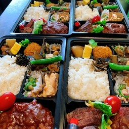 和牛ステーキ＆煮込みハンバーグ弁当