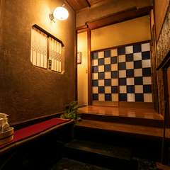 三和土から、まるで過去の世界へと誘われていくよう