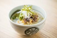 牛テールスープと山形名産の青菜漬けの相性は抜群