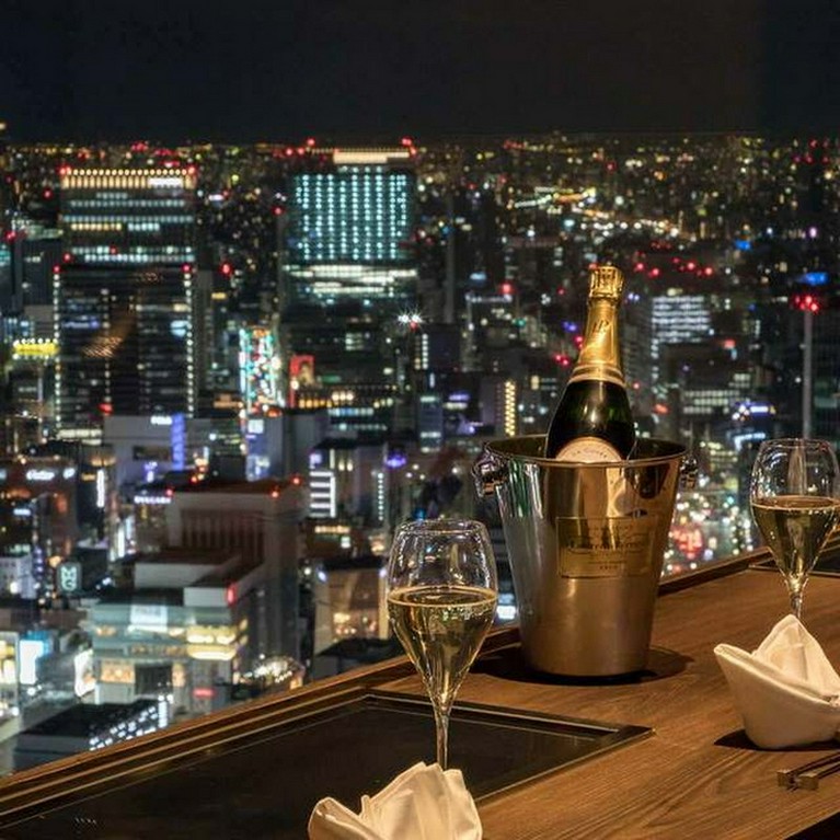 記念日のデートは、優雅なディナーを