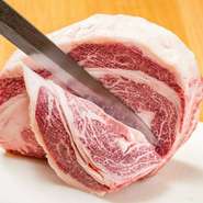 オマール海老、山形牛ステーキ、鮑肝バターステーキなどの厳選食材の数々。その旨みを最大限に引きだし、出来立てをご提供いたします。