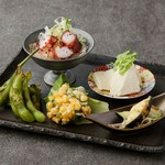 ・京都鹿島屋　寄せ豆腐
・たこぶつ　煎酒ジュレ
・水茄子の茗荷味噌和え
・玉蜀黍の掻き揚げと枝豆の山椒醤油炙り