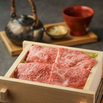 ＜おすすめ＞
お客様の目の前で瞬間に蒸し上げる圧巻の演出「水煙蒸し」。燦が提案する素材の旨味を引き立てるお薦めのスタイルです