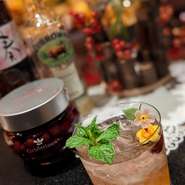 季節感のあるカクテルをお作りしております。
春には
桜が見頃の季節でもあるので、近年大人気なモヒートをさらにオリジナル化した桜のモヒートなどもご提供させていただいております。