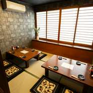 その日の朝に仕入れた新鮮な「やんばる地鶏」を使用した安心・安全でおいしい焼き鳥は、1本77円または110円という驚きの価格！家族そろってお腹いっぱい、満足できます。