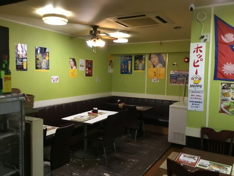 店内はゆっくりできるよう広めになっております