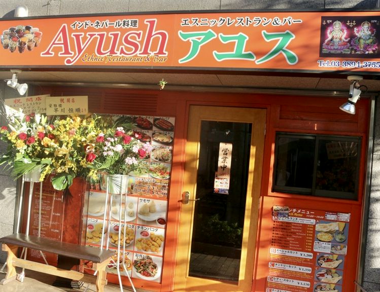 店舗は明るくをコンセプトにしており、外観から拘っています