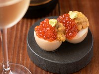 みんな大好き『ウニ・オンThe煮卵Withイクラ』。いいウニが入った時だけ登場する貴重な人気商品