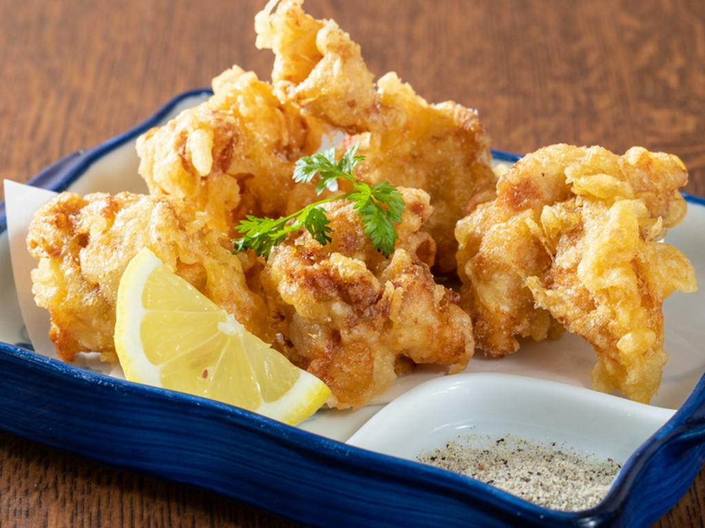 冷めてもジューシーなうえ、カリッと食感がおいしい『若鶏の唐揚げ』