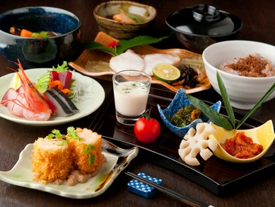 四季折々の食材が織りなす、見た目にも美しい和食を満喫できる『和食日和会席』