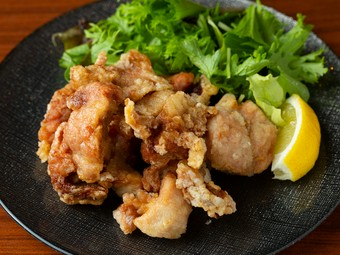 溢れる肉汁にサクッカリッの衣が安定のおいしさ。大山鶏の『鶏の唐揚げ』