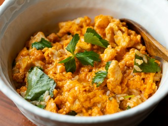 濃厚なオレンジエッグの甘さと大山鶏のムネ肉が絶妙な人気の『親子丼』