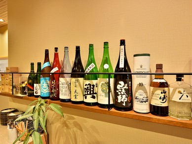 バリエーション豊富な料理を囲んで盛り上がる歓送迎会
