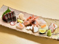 獲れたて！旬の魚介の豪華盛り『お造り盛り合わせ』