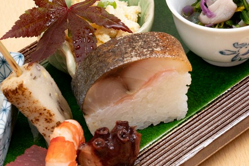 鯖とシャリとが一体となり、生み出す旨みが口中に広がる『炙り鯖寿司』