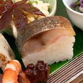 鯖とシャリとが一体となり、生み出す旨みが口中に広がる『炙り鯖寿司』