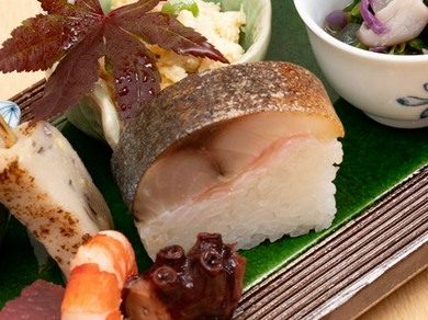 鯖とシャリとが一体となり、生み出す旨みが口中に広がる『炙り鯖寿司』
