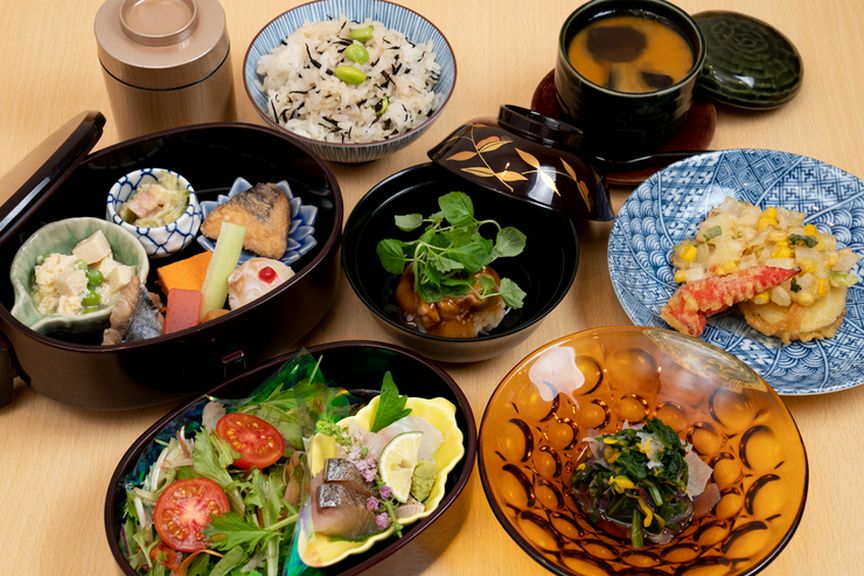 ゲストから評判の『金波蒸し』はランチ限定メニュー!『ランチおまかせコース 恵』